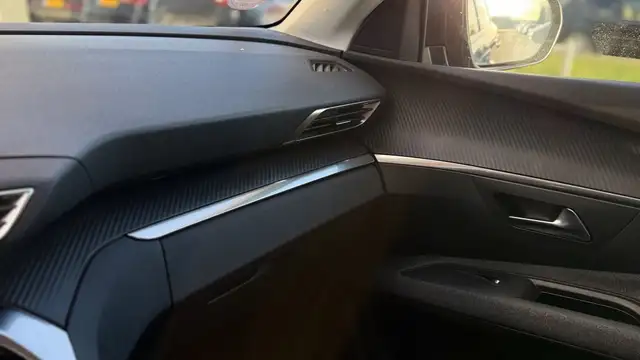 Peugeot 5008 view 17