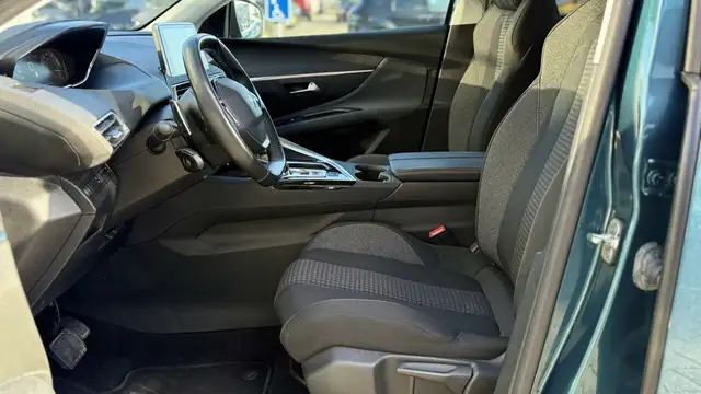 Peugeot 5008 view 7