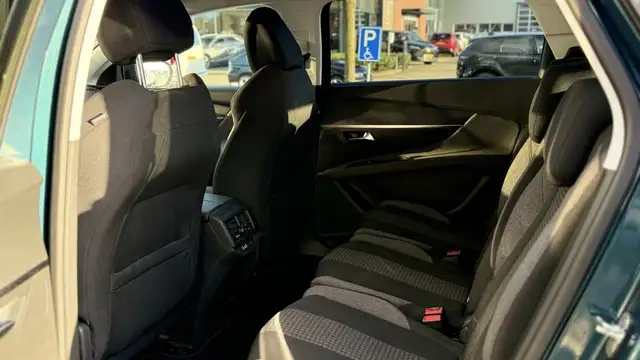 Peugeot 5008 view 21