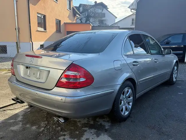 Mercedes-Benz E view 7