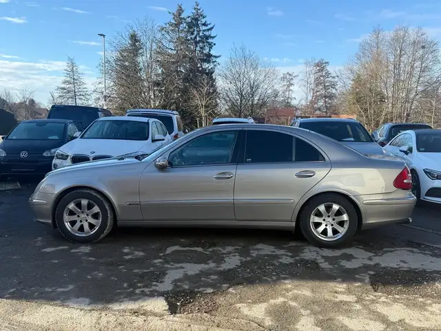 Mercedes-Benz E view 4