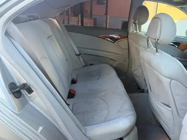 Mercedes-Benz E view 11
