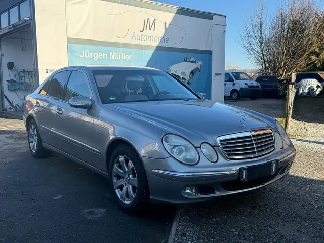 Mercedes-Benz E main image