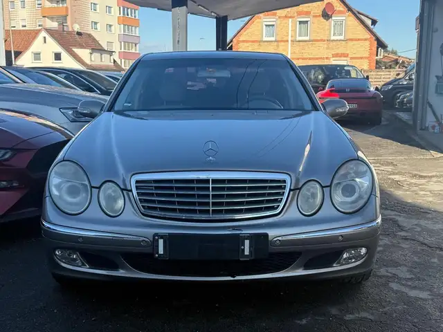 Mercedes-Benz E view 2