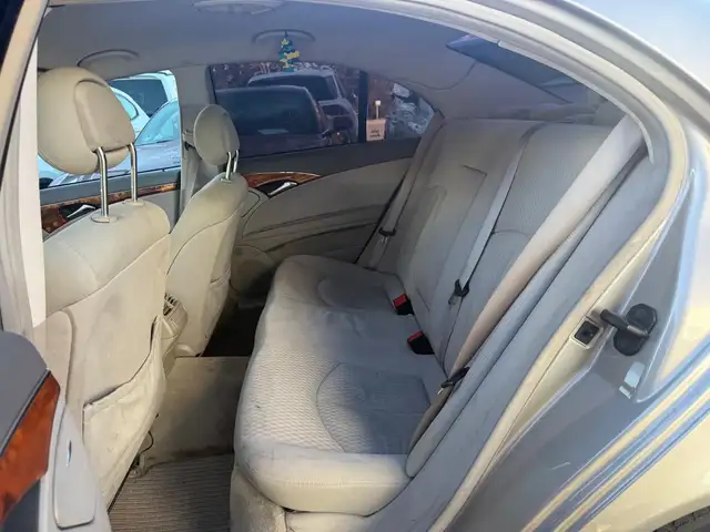 Mercedes-Benz E view 10