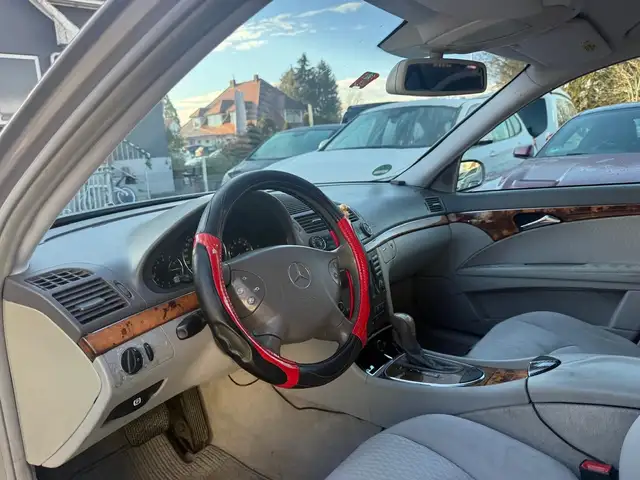 Mercedes-Benz E view 14