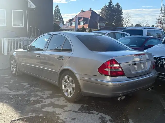 Mercedes-Benz E view 5