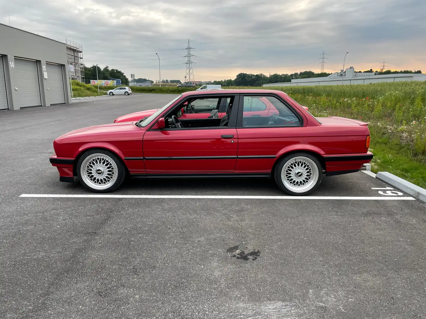 BMW 320 320i Czerwony - 2