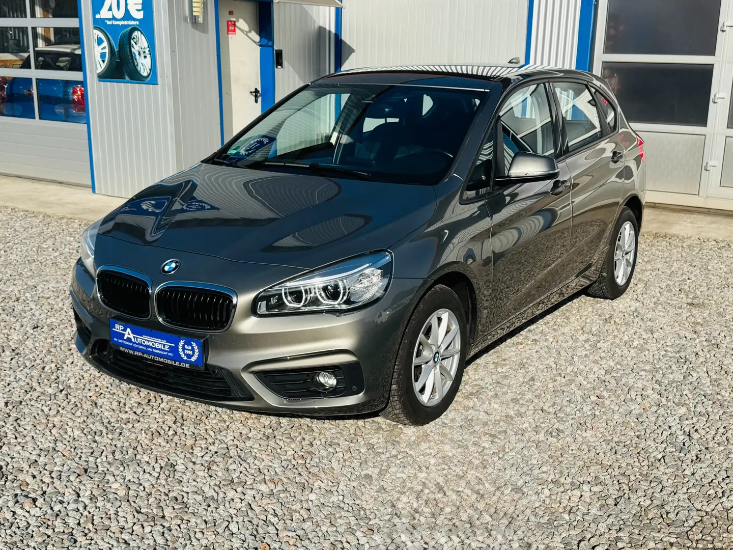 BMW 220 220 i Active Tourer Advantage AUT PDC LED NAVI Grau - 2