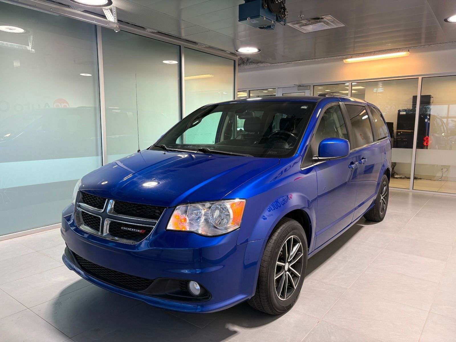 2019 Dodge Grand Caravan SXT PREMIUM PLUS | ONE OWNER — снимка 1