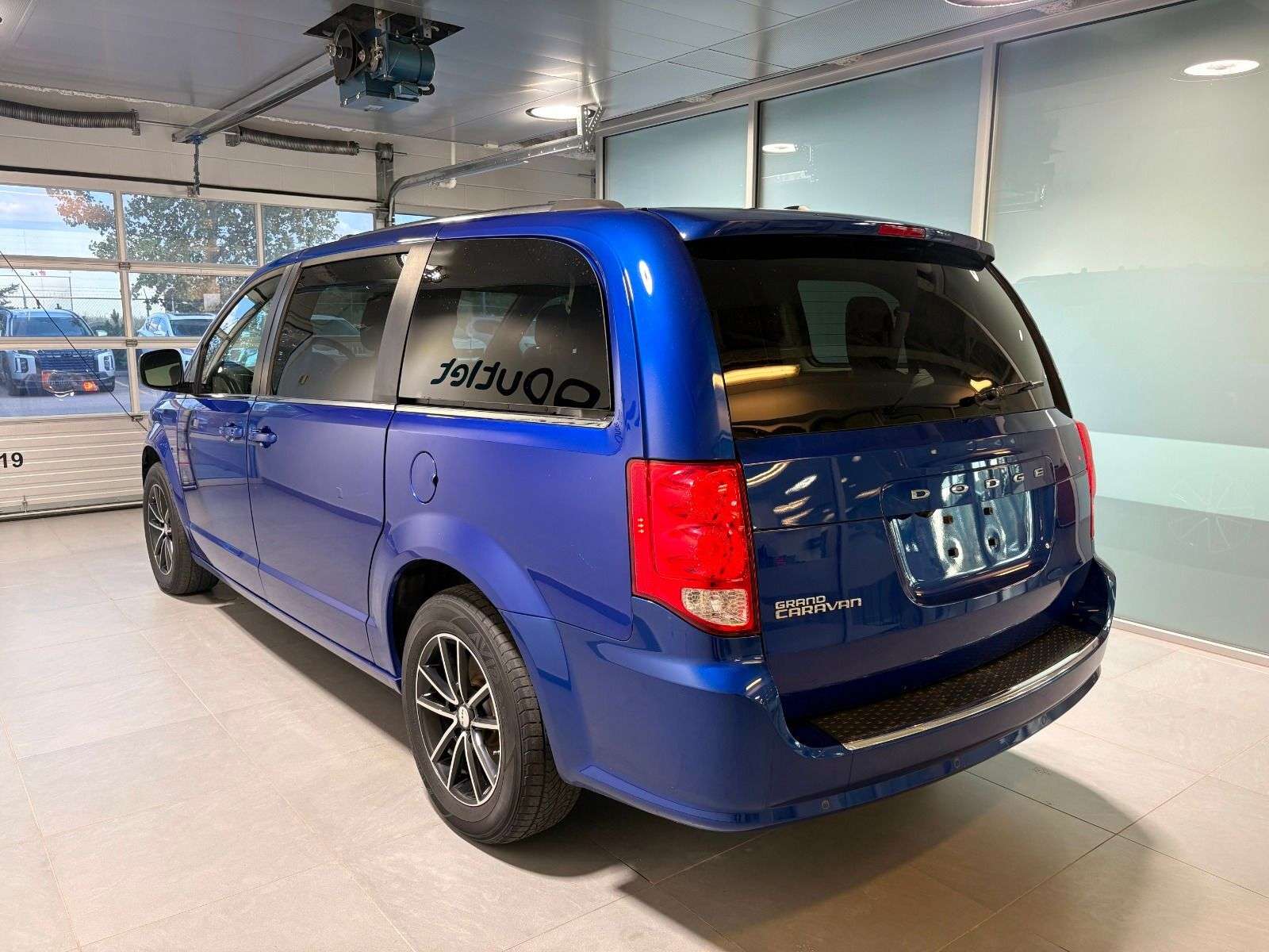 2019 Dodge Grand Caravan SXT PREMIUM PLUS | ONE OWNER — снимка 1