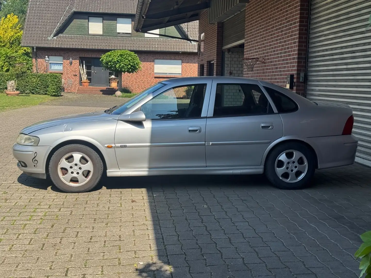 Opel Vectra 1.6 16V Edition 100 Klima HU/AU 10/25 Zilver - 2