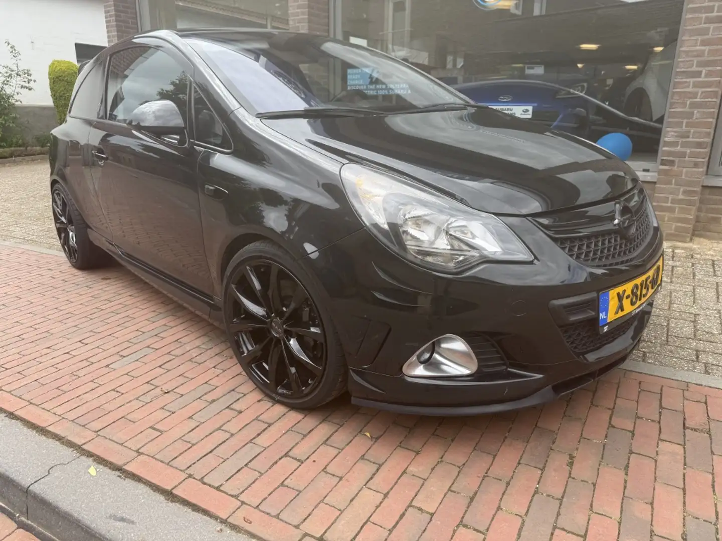 Opel Corsa 1.6-16V T OPC Nürnb.*LEDER*NAVI* Zwart - 1