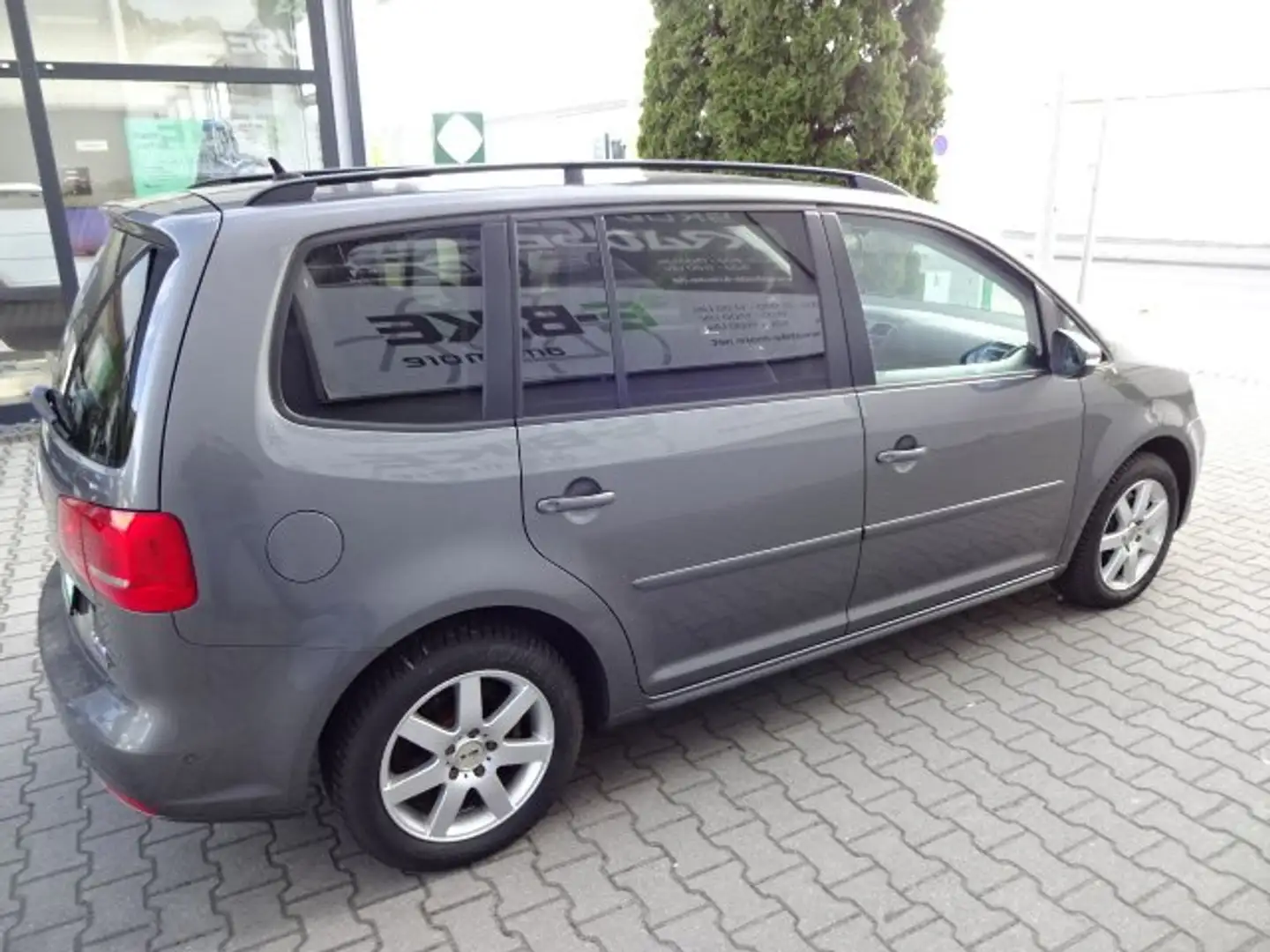 Volkswagen Touran Comfortline Gris - 2