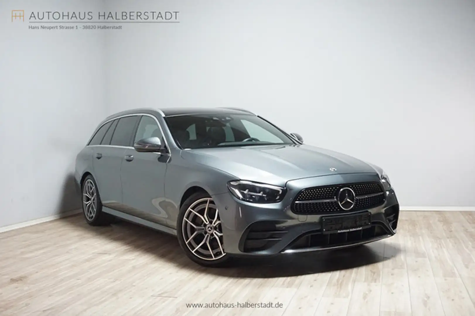 Mercedes-Benz E 220 d T-Modell AMG/Pano/23P-Distr/AHK Grau - 1
