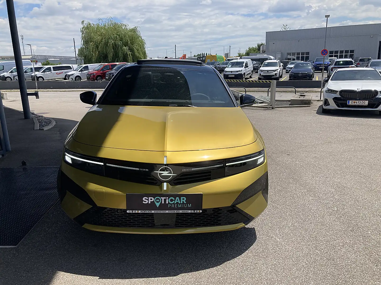 Opel Astra 1,2 Turbo MHEV Ultimate Aut. Gelb - 2