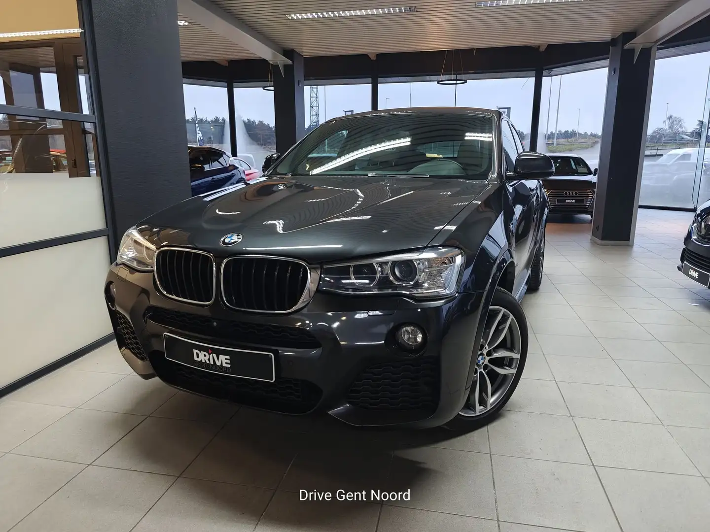 BMW X4 xDrive 20d AUT Schwarz - 1