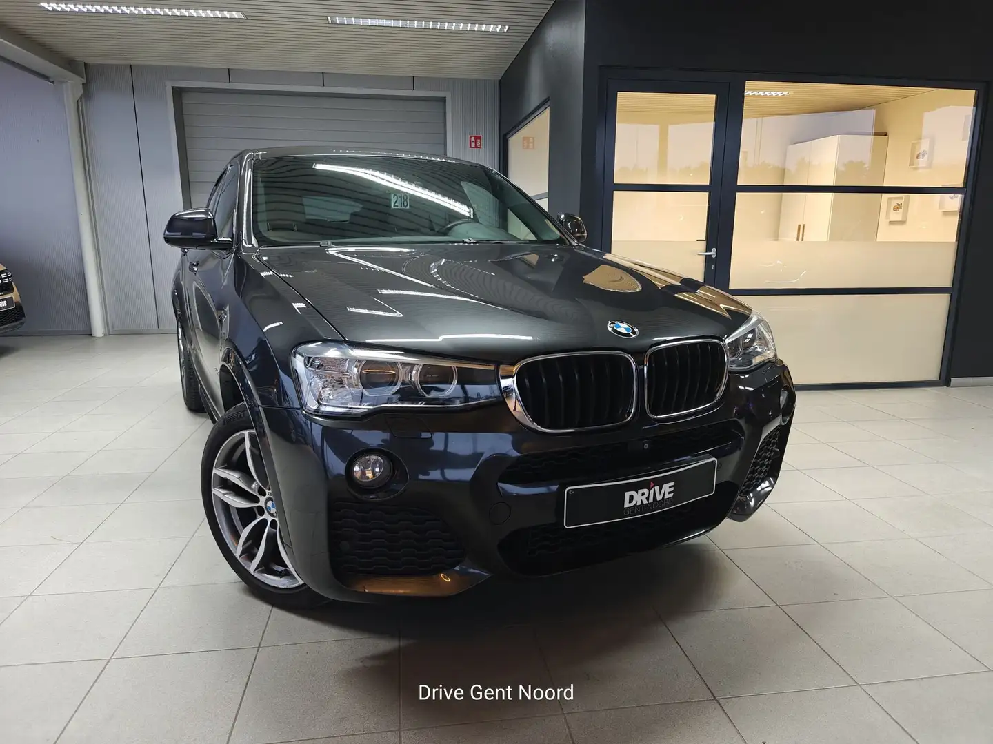 BMW X4 xDrive 20d AUT Schwarz - 2
