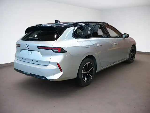 Opel Astra view 4