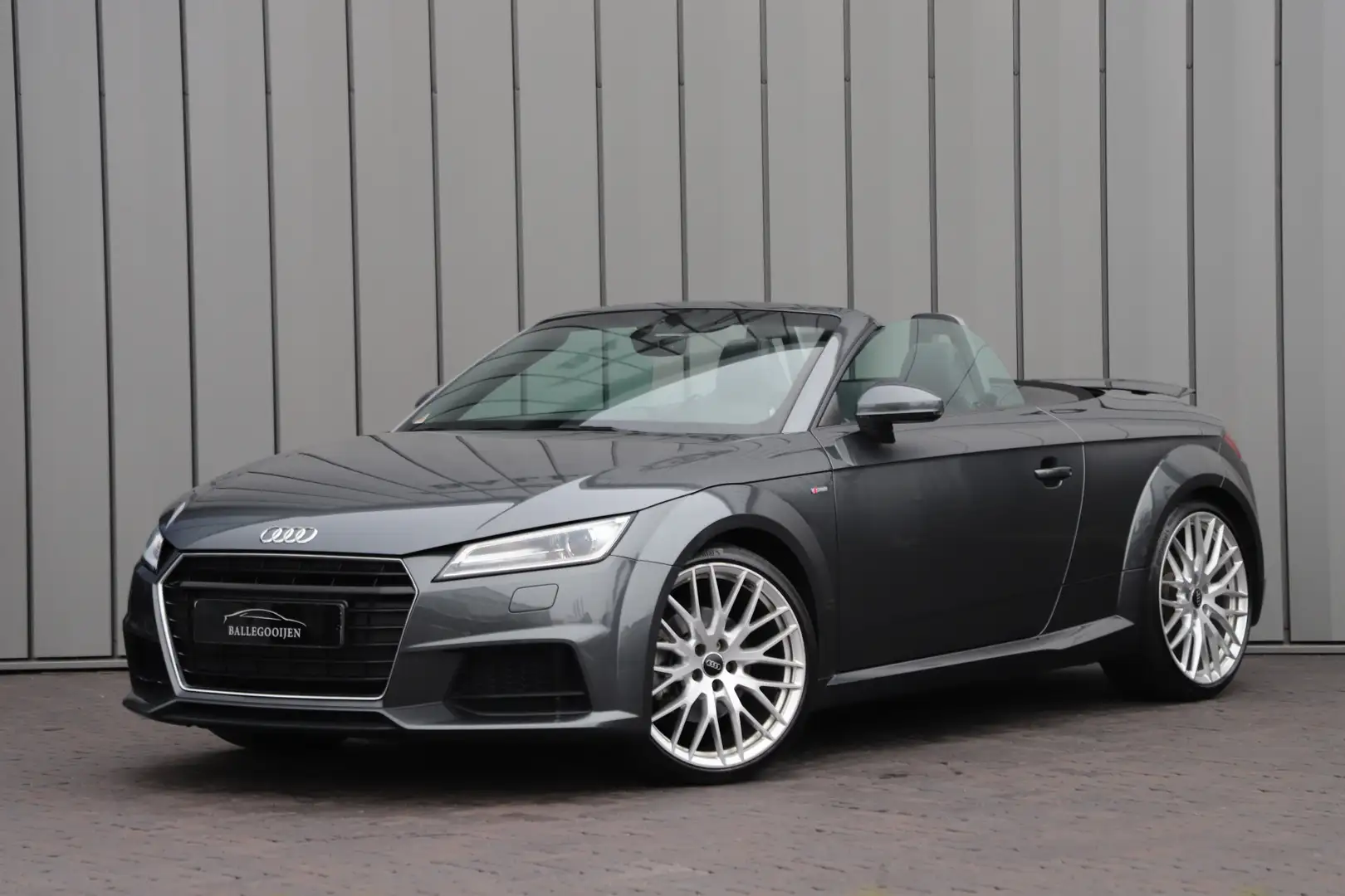 Audi TT Roadster 1.8 TFSI Pro S-line | 180PK | Led | Schaa Grau - 1
