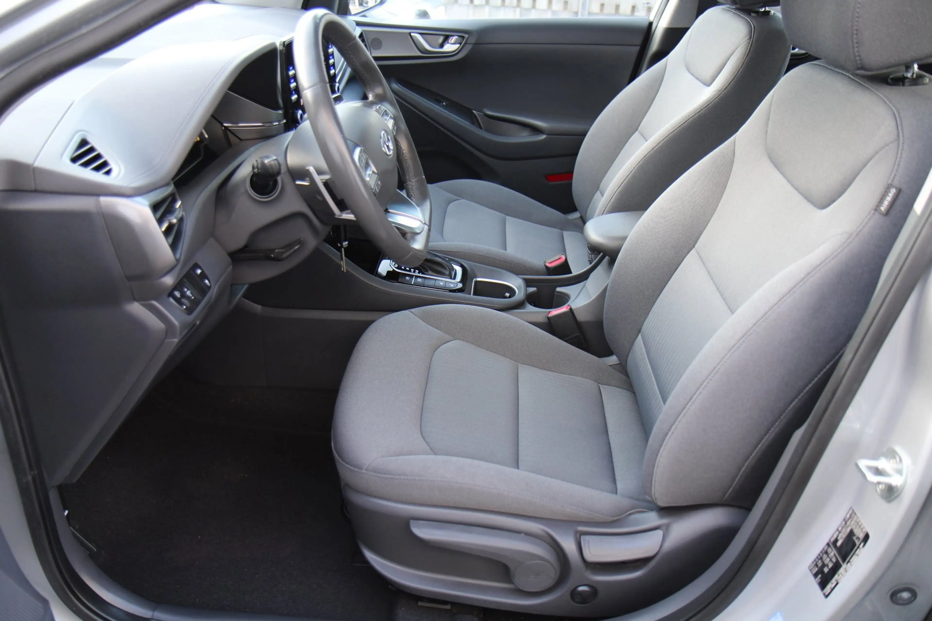 Hyundai IONIQ 1.6 GDi i-Motion - Plus CarPlay Camera ACC !! — photo 8