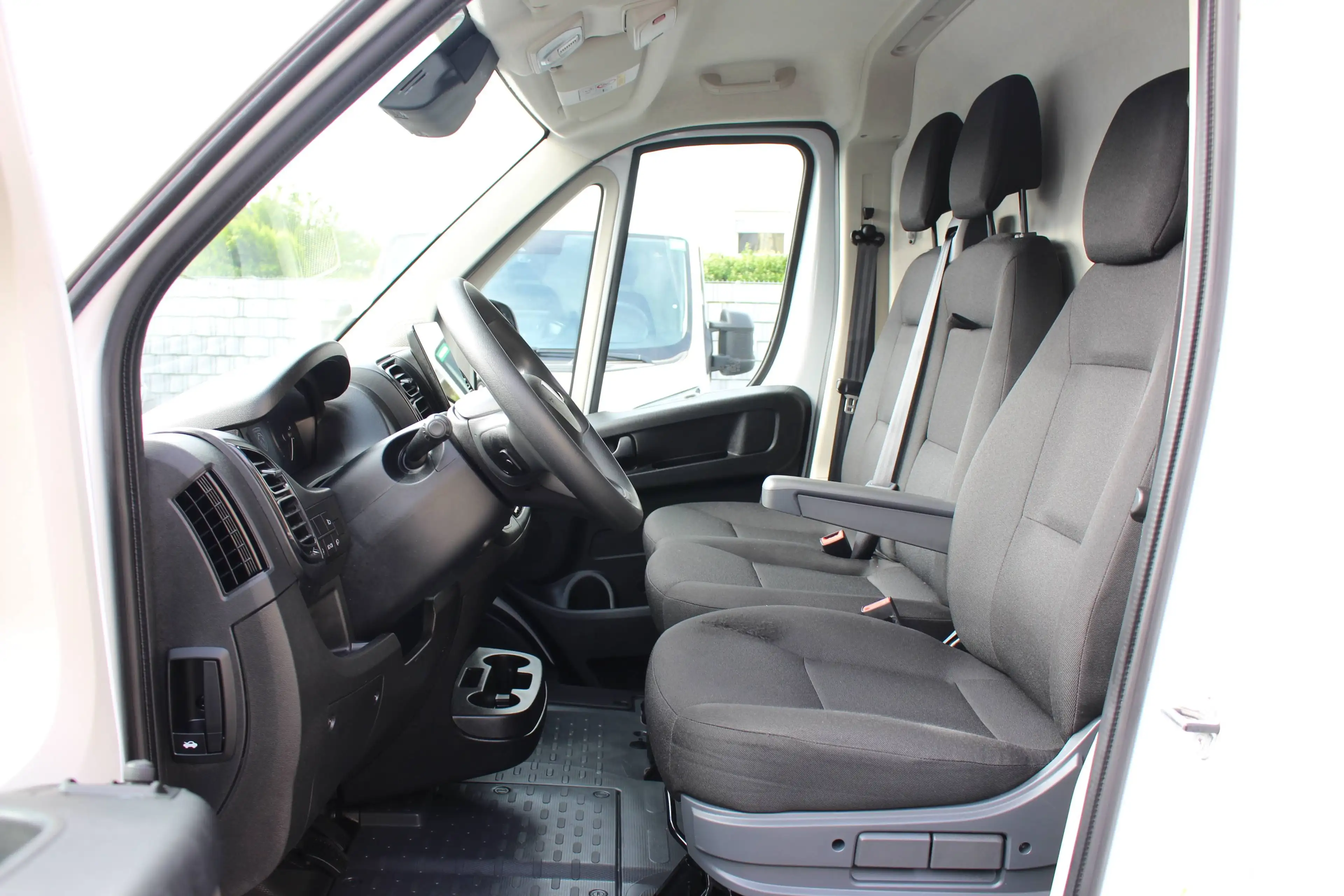 Peugeot Boxer 35 L4H2 180 Automatik*Klima*Navi*Temp*Holz — photo 10