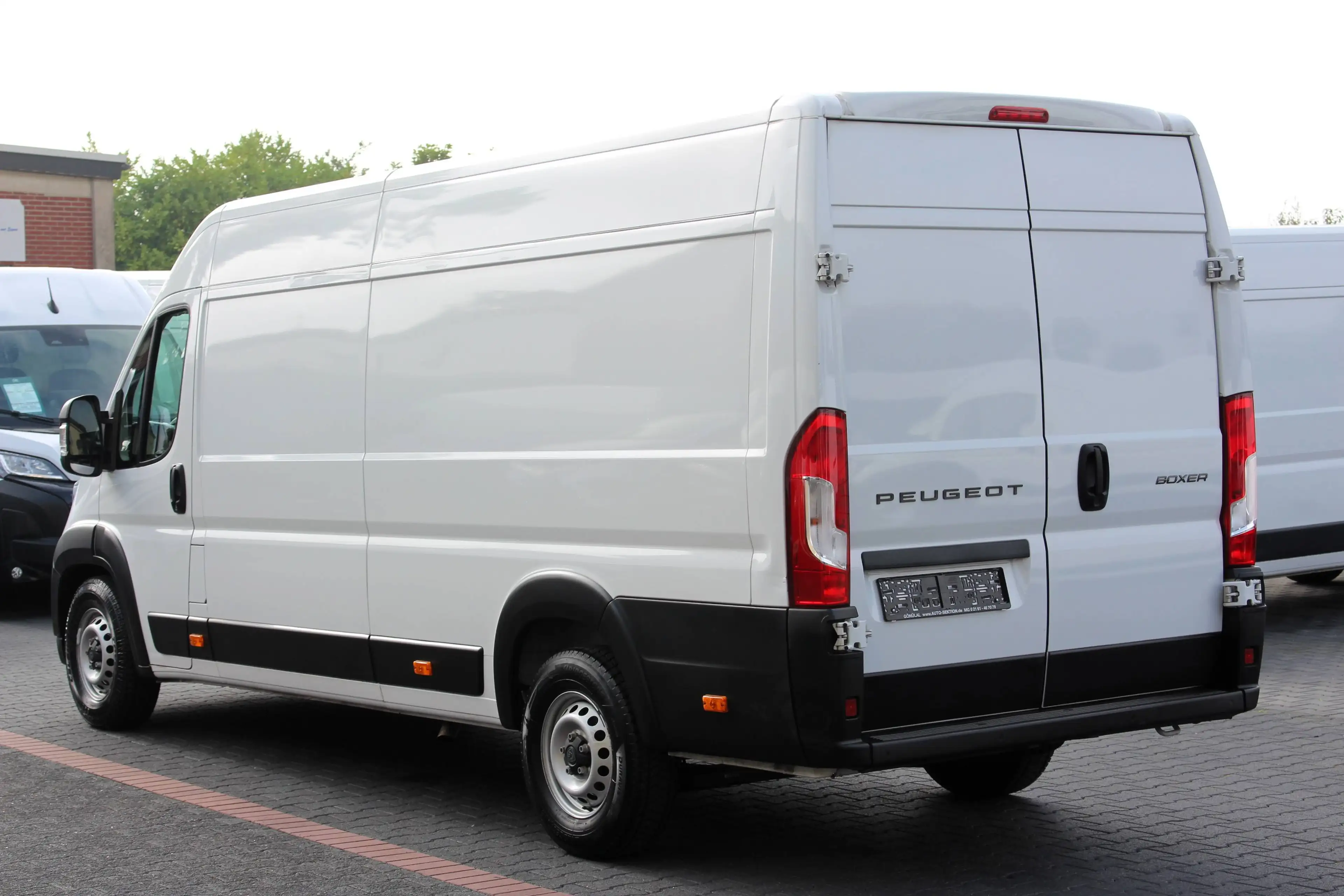Peugeot Boxer 35 L4H2 180 Automatik*Klima*Navi*Temp*Holz — photo 9