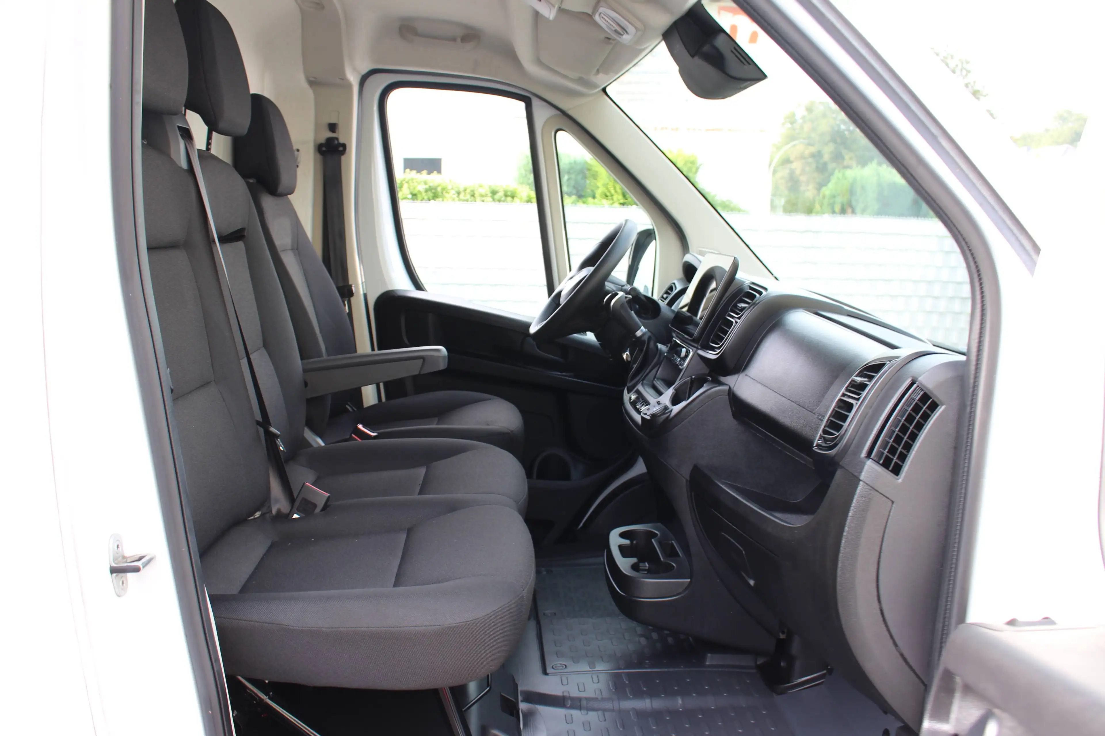 Peugeot Boxer 35 L4H2 180 Automatik*Klima*Navi*Temp*Holz — photo 6