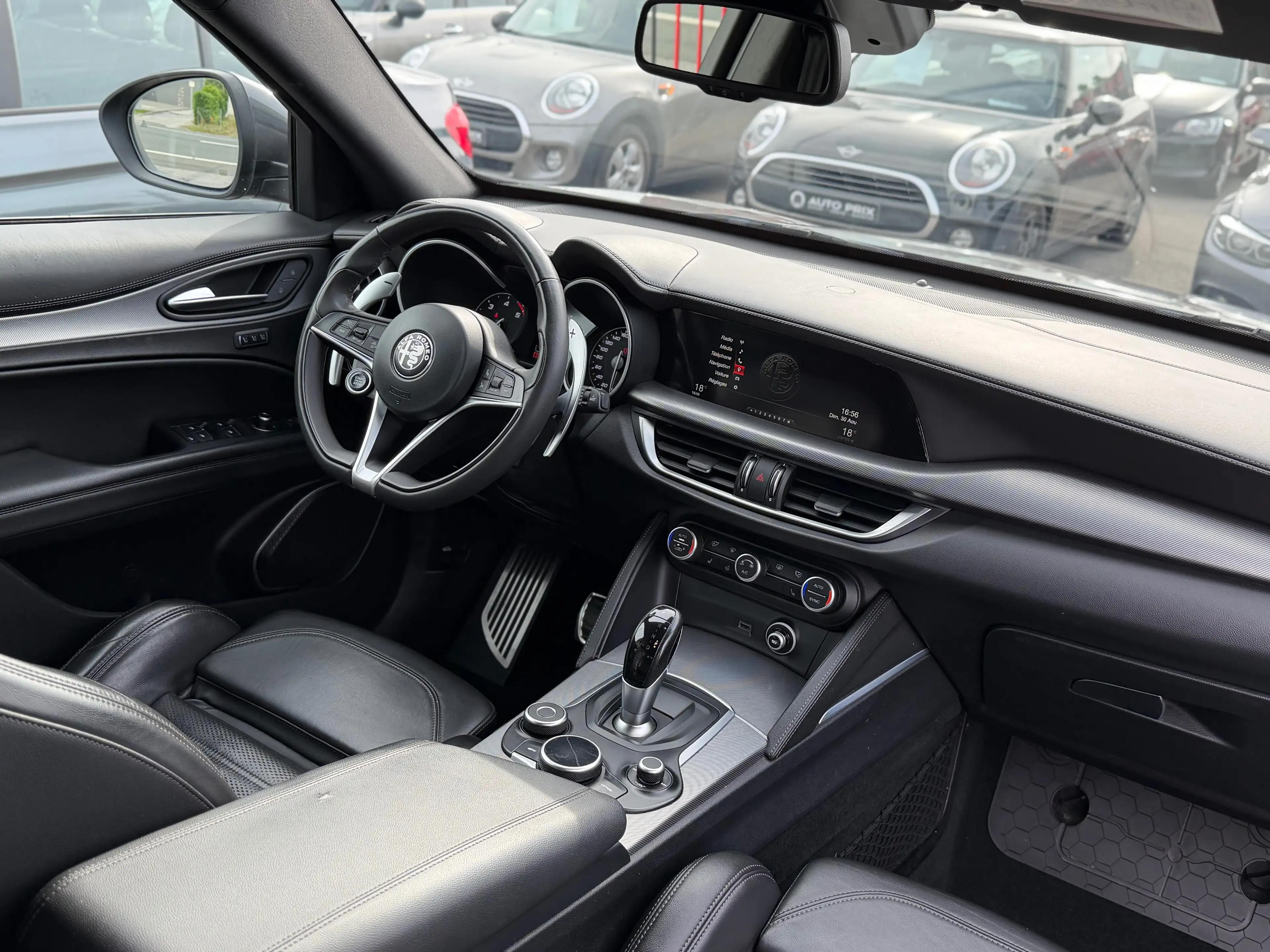 Alfa Romeo Stelvio 2.2 JTD Super 2WD Navi Xénon Cuir Keyless CarPlay Marchand/Export — photo 13