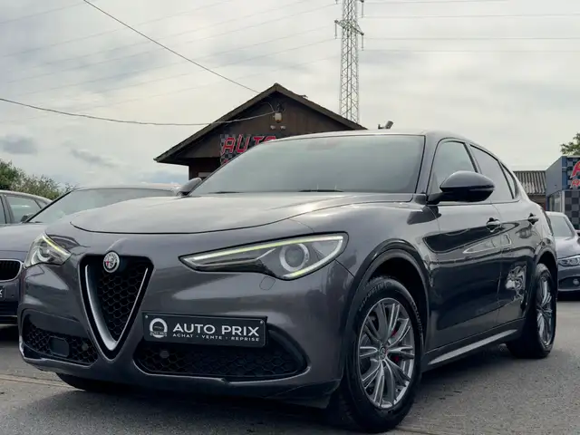 Alfa Romeo Stelvio 2.2 JTD Super 2WD Navi Xénon Cuir Keyless CarPlay Marchand/Export