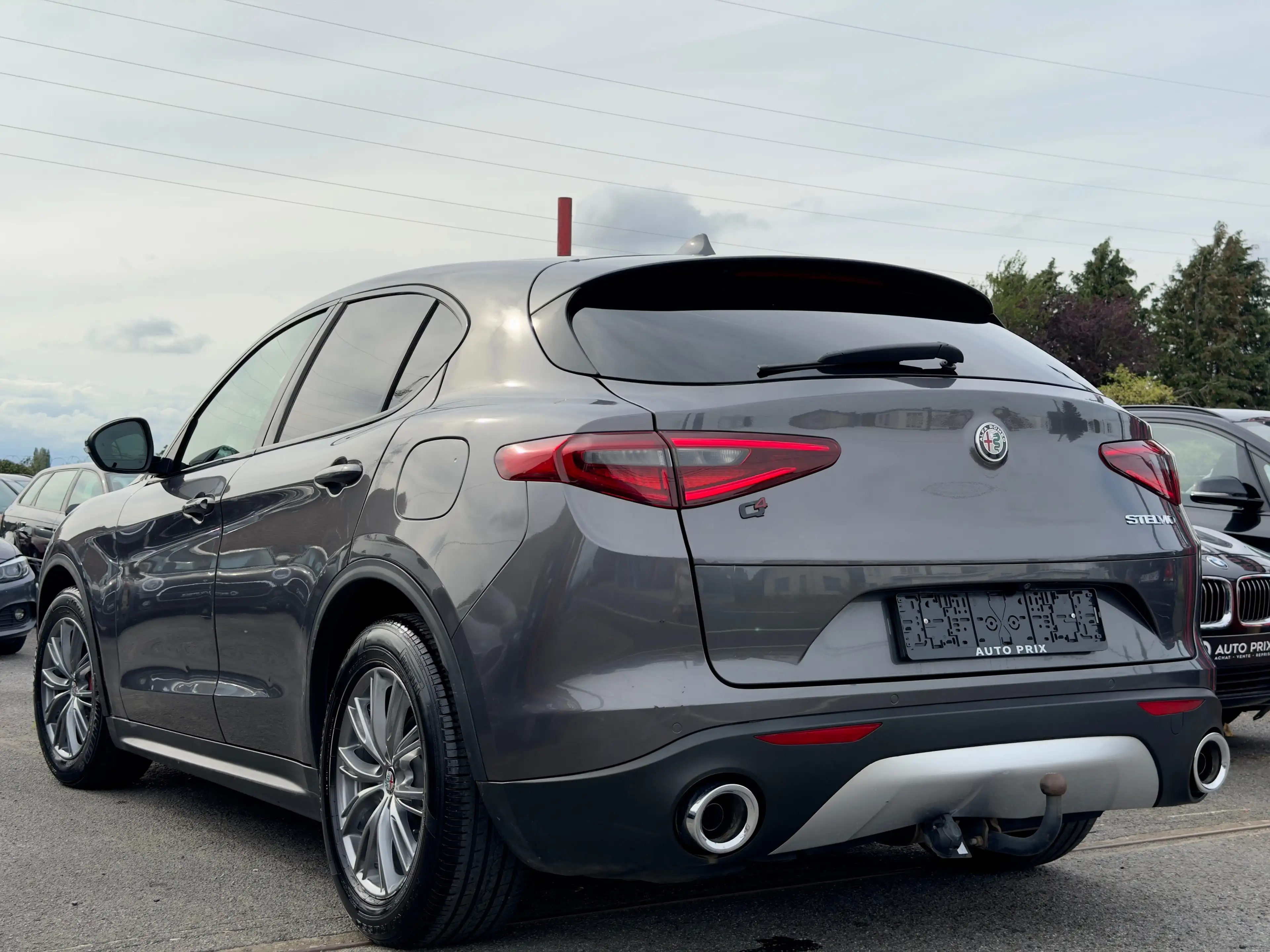 Alfa Romeo Stelvio 2.2 JTD Super 2WD Navi Xénon Cuir Keyless CarPlay Marchand/Export — photo 5