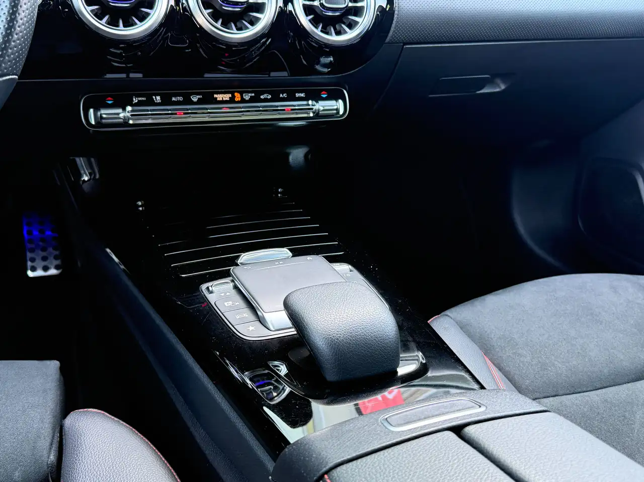Mercedes-Benz CLA AMG Line / WIDE SCREEN / SFEERVERLICHTING / CAMERA / CARPLAY /, миниатюра 24