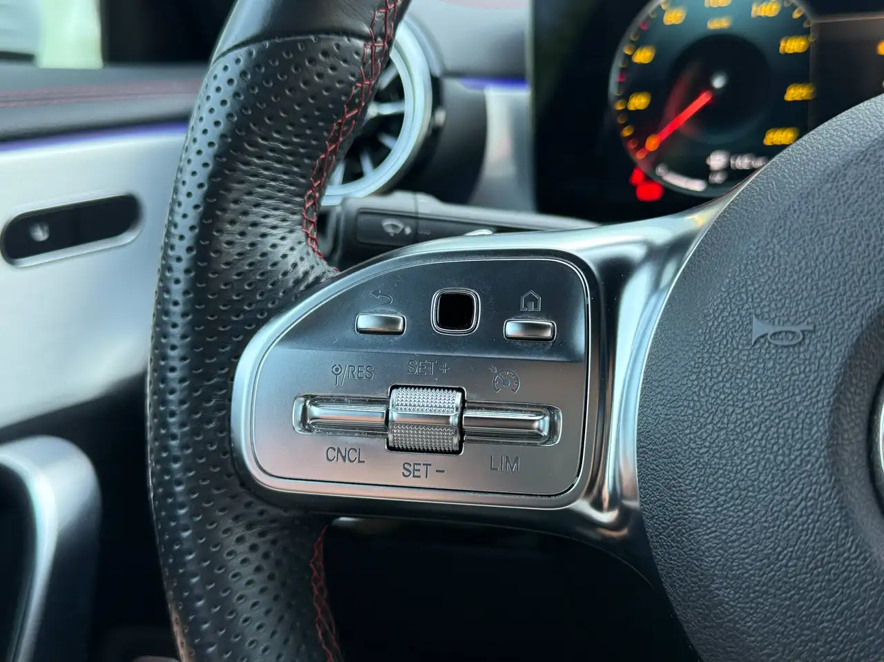Mercedes-Benz CLA AMG Line / WIDE SCREEN / SFEERVERLICHTING / CAMERA / CARPLAY /, миниатюра 25