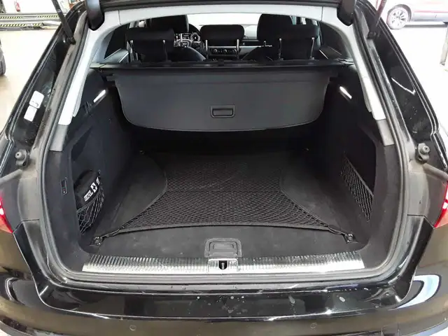 Audi A4 view 9