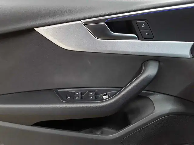 Audi A4 view 4