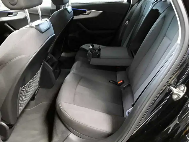 Audi A4 view 7