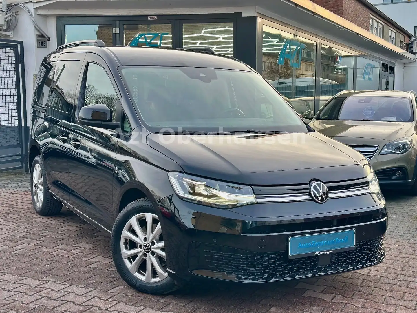 Volkswagen Caddy 1.5 Life*AUTOMATIK*RFK*TÜV NEU*ACC* Schwarz - 1