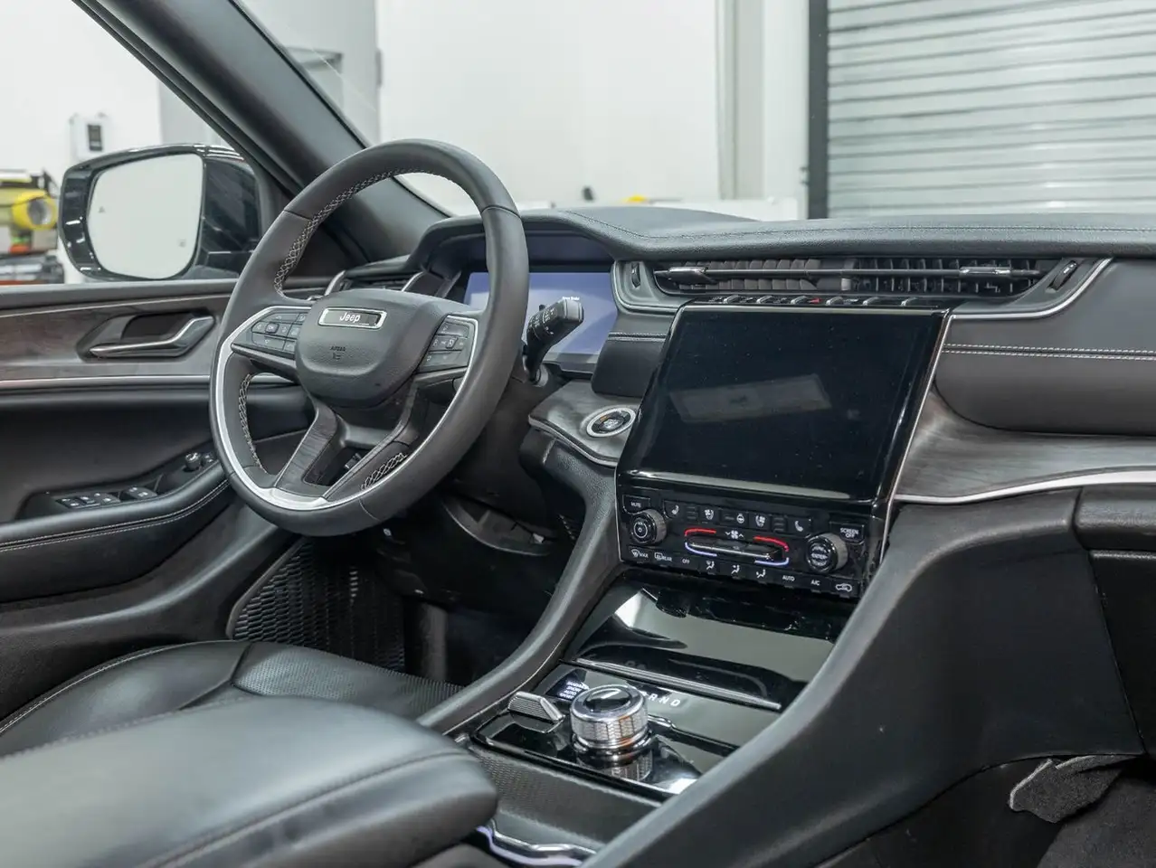 Jeep Grand Cherokee снимка Jeep Grand Cherokee