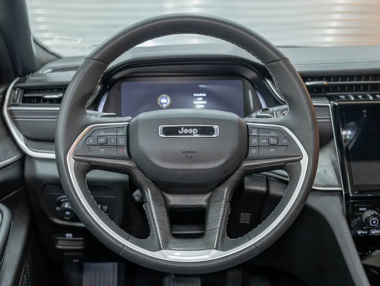 Jeep Grand Cherokee снимка Jeep Grand Cherokee