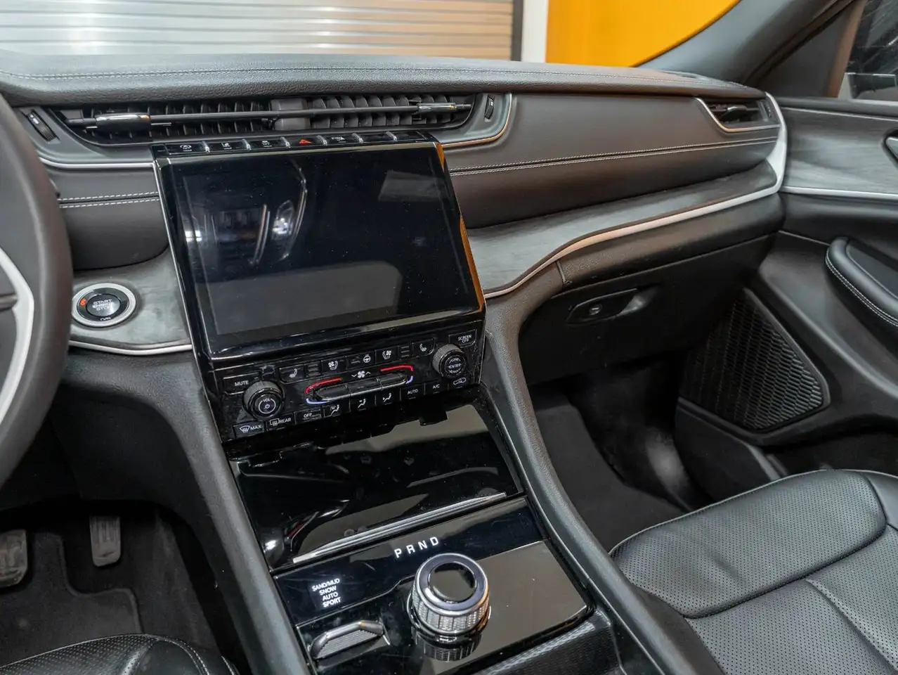 Jeep Grand Cherokee снимка Jeep Grand Cherokee