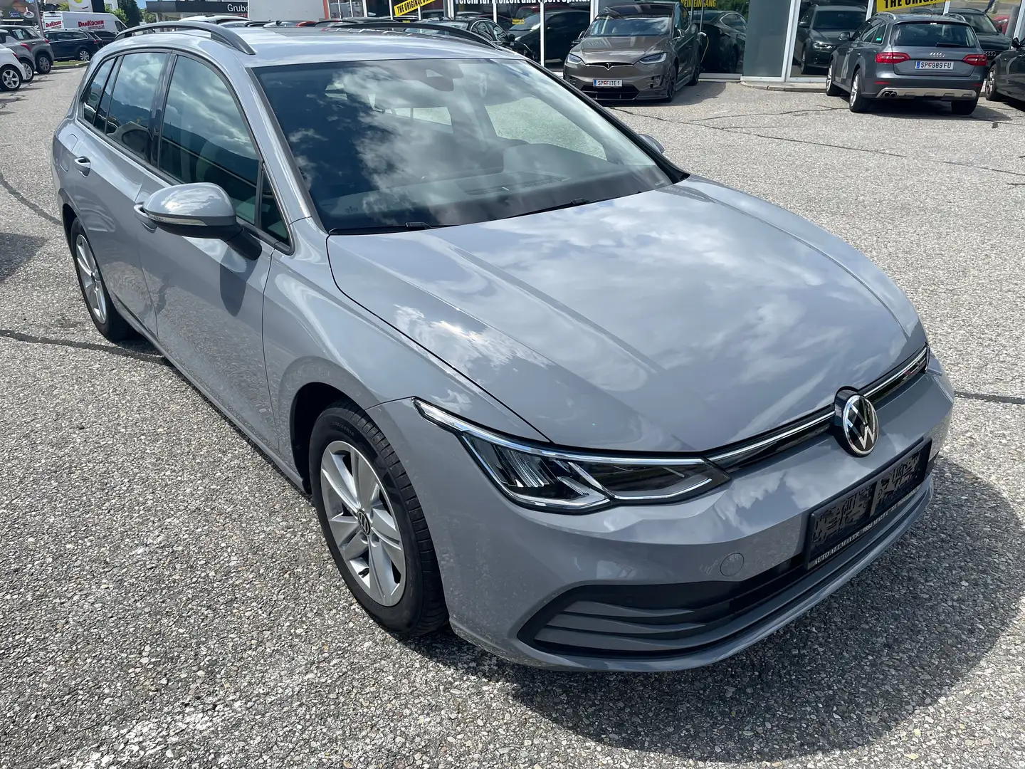 Volkswagen Golf Variant Life IQ.DRIVE Grijs - 2