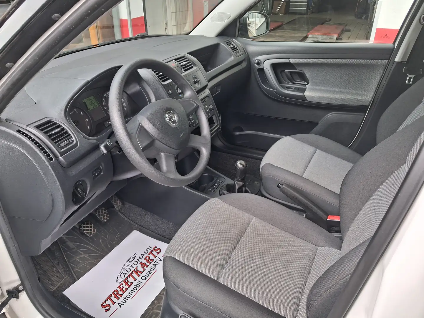 Skoda Fabia Active 1.2 Klima Sitzheizung Isofix Weiß - 2