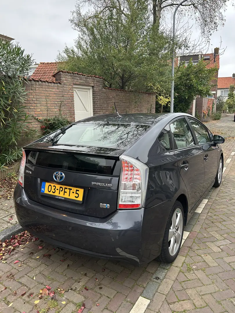 Toyota Prius (Hybrid) - 2