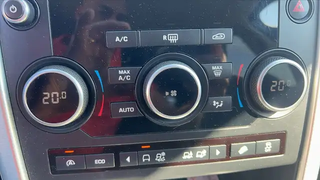 Land Rover Discovery view 13