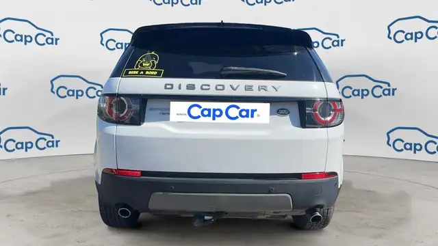 Land Rover Discovery view 3