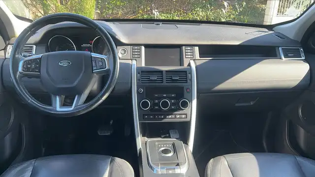 Land Rover Discovery view 11