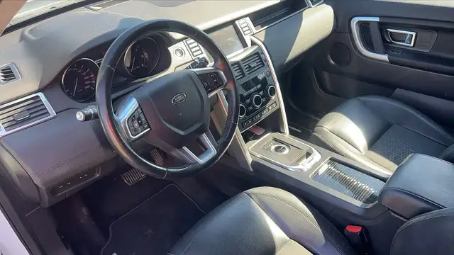 Land Rover Discovery view 8