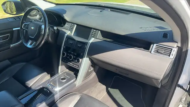 Land Rover Discovery view 10