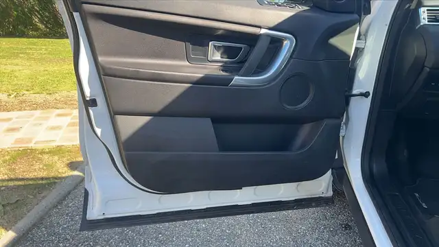Land Rover Discovery view 7