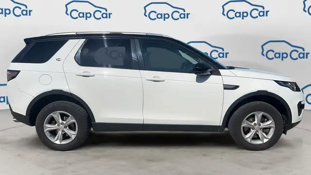 Land Rover Discovery view 4